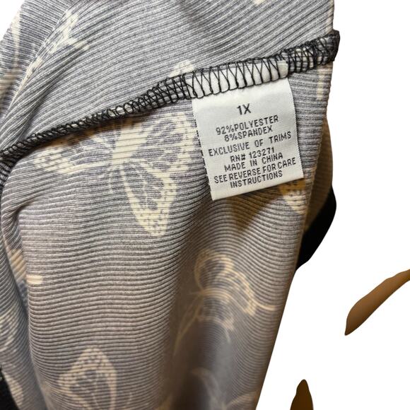 NWT Ribbed Butterfly Scoop Neck Top Size 1X Black & White Short Sleeves - Picture 8 of 8